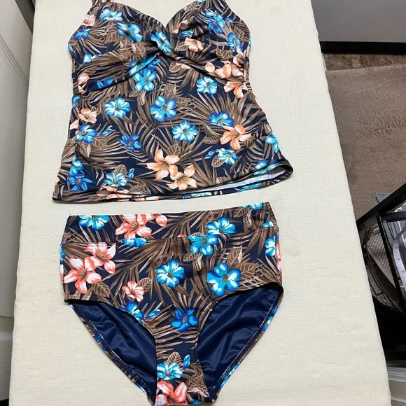 Lands End size 8/8P wrap underwire floral tankini & high waisted bottoms - Picture 2 of 9